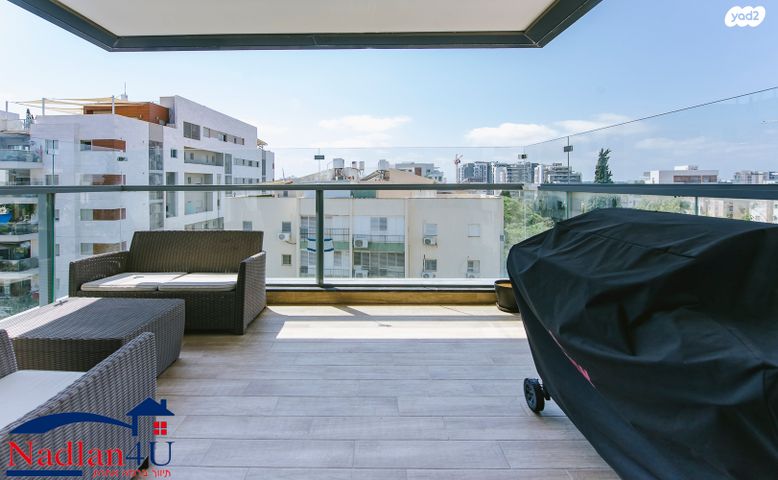 דירה, הרצליה