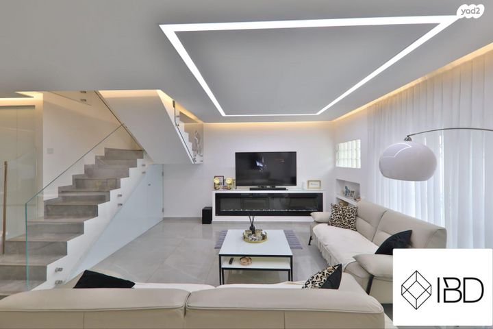 דו משפחתי, קרית אתא