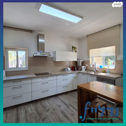 בית פרטי/ קוטג', שדרת האורן, אביעזר