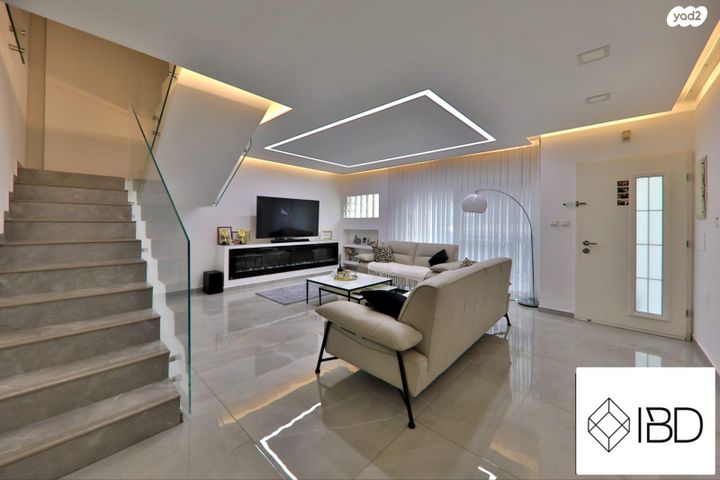 דו משפחתי, קרית אתא