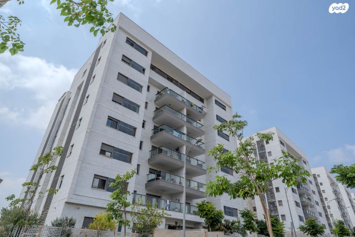 דירה, כלנית 22, הפרחים, חריש