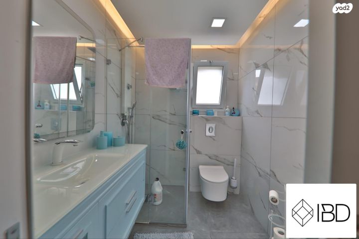 דו משפחתי, קרית אתא