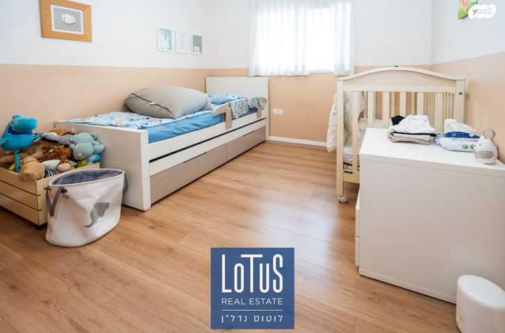 דירה, דשה אהרונסון, הרצליה