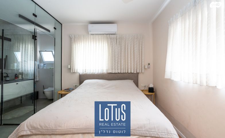 דירה, דשה אהרונסון, הרצליה