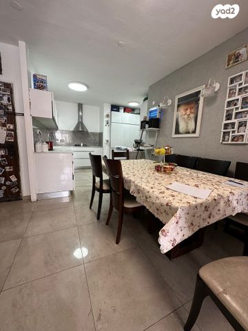 שדרות השושנים 21