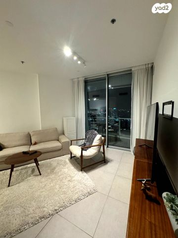 דירה, גרציאני יצחק 8, גני שרונה, קרית הממשלה, תל אביב יפו