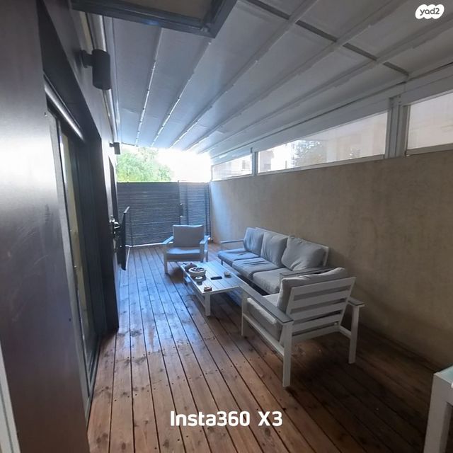 דירת גן, רות 9, חרוזים, רמת גן