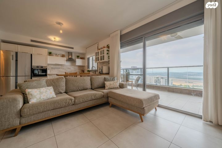 דירה, כלנית 22, הפרחים, חריש