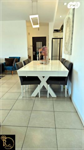 דירה, האלמוג, נופי סלע, מעלה אדומים