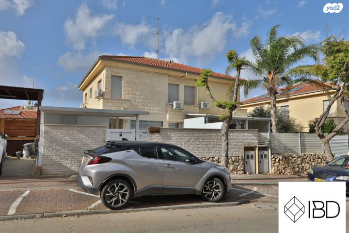 דו משפחתי, קרית אתא