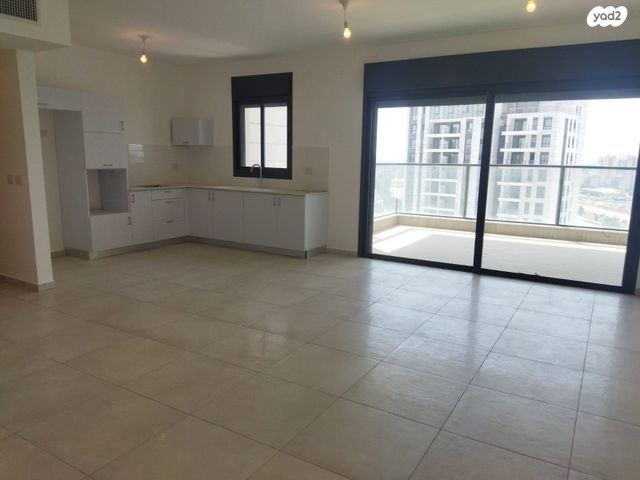 דירה, יעקב תמרי, חצרות המושבה, רחובות