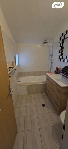 טריפלקס, צבי הרר, גבעת רם, קרית אתא