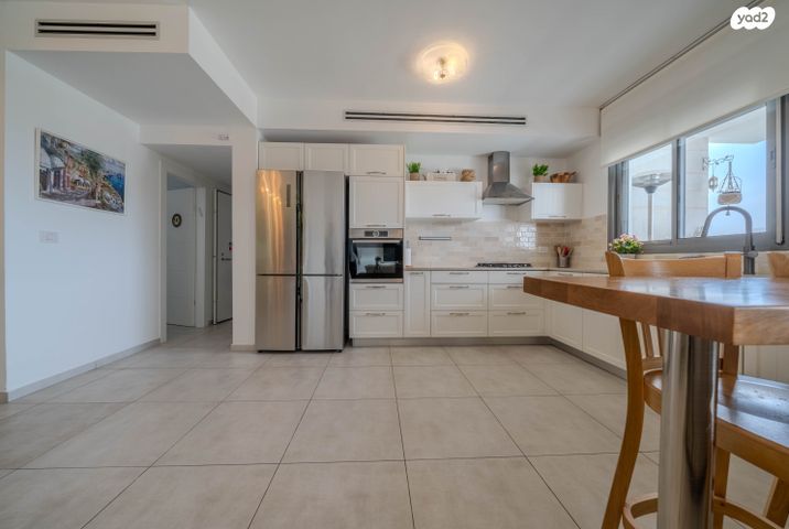 דירה, כלנית 22, הפרחים, חריש