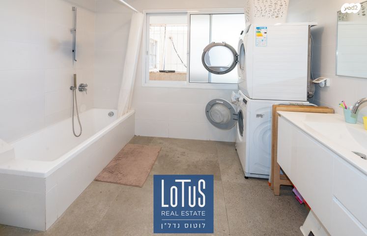 דירה, דשה אהרונסון, הרצליה