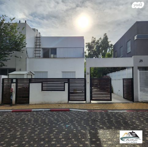 דו משפחתי, שושנת העמקים 21, רמת אמיר, קדימה צורן