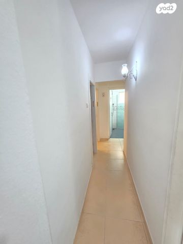 דירה, יהושע בן נון, מחנה יהודה, פתח תקווה