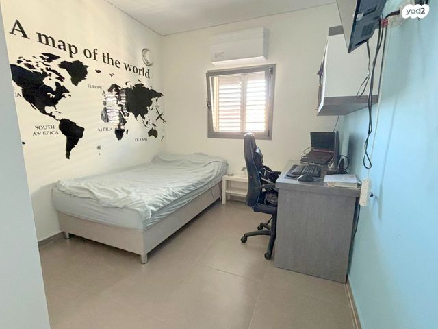 גג/ פנטהאוז, הזמר העברי, כפר סבא