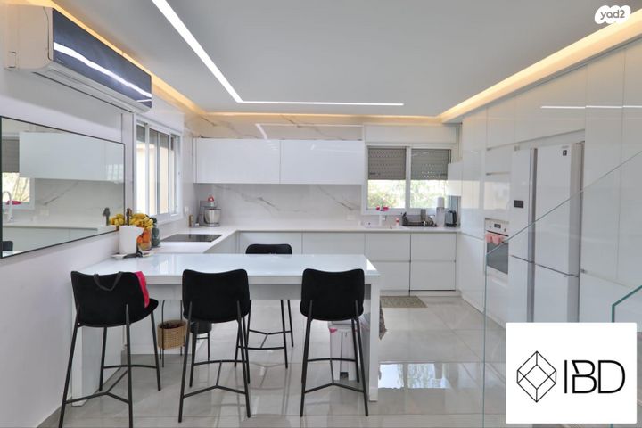 דו משפחתי, קרית אתא