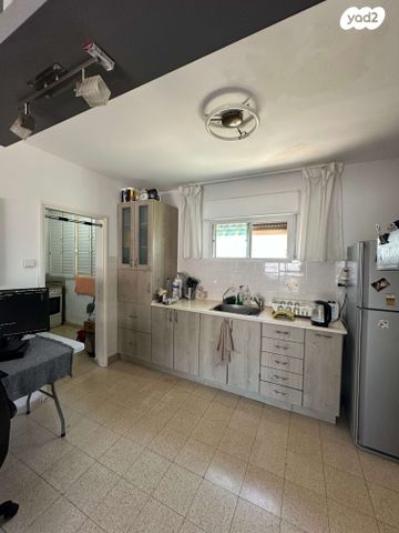 דירה, גאולה 11, עמידר, פרדס חנה כרכור