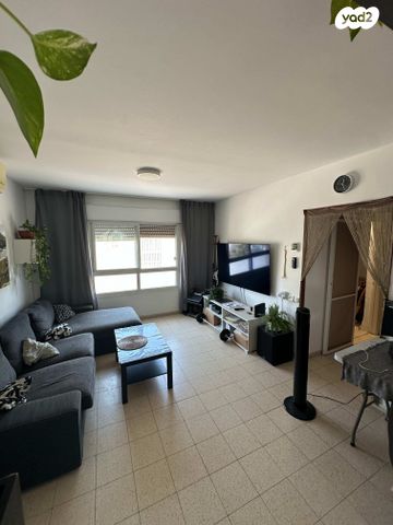 דירה, גאולה 11, עמידר, פרדס חנה כרכור