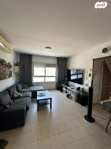 דירה, גאולה 11, עמידר, פרדס חנה כרכור