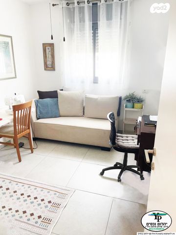 דירה, הרכס, עתלית