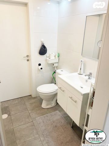 דירה, הרכס, עתלית