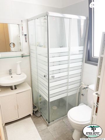 דירה, הרכס, עתלית