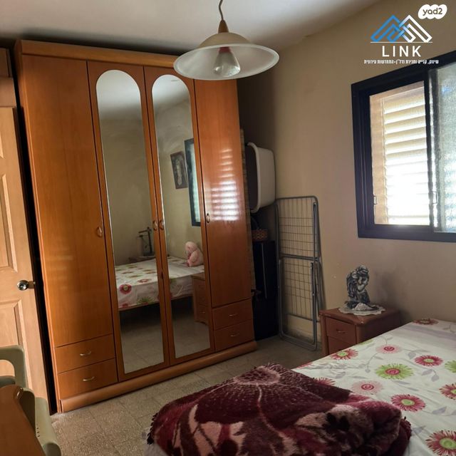 דירה, נתן אלבז, גיורא, טירת כרמל