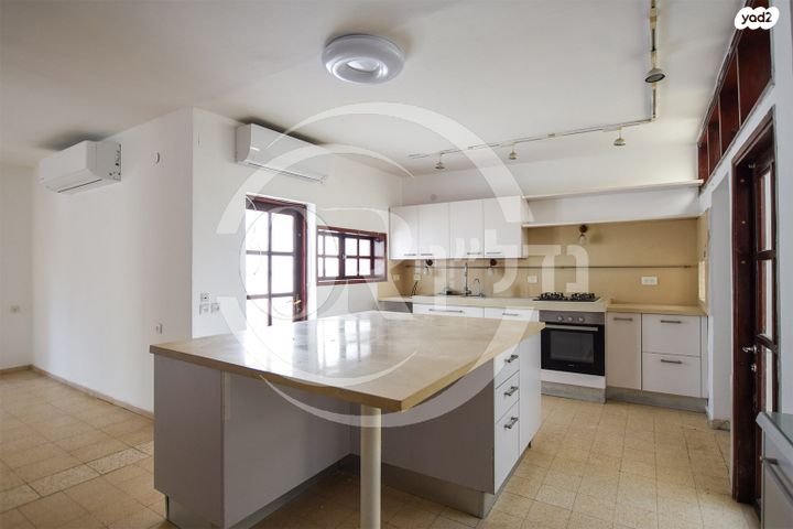 דו משפחתי, נווה מגן, רמת השרון