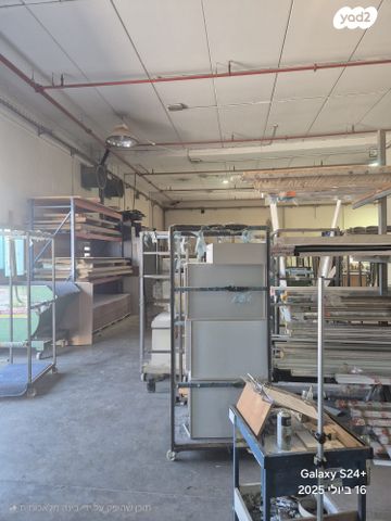 חנויות/ שטח מסחרי, חולון