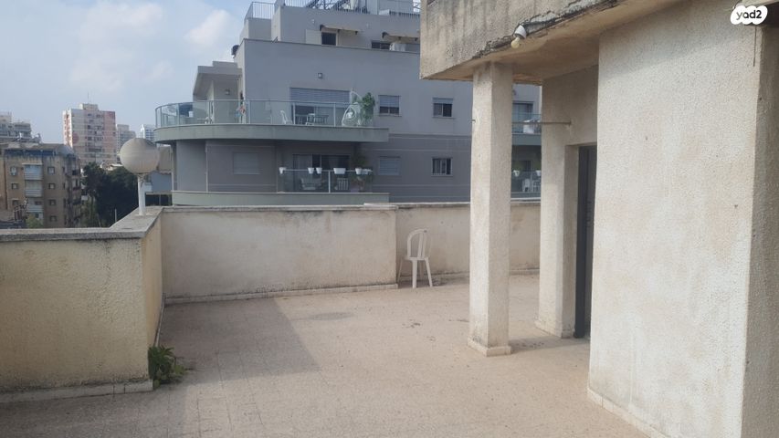גג/ פנטהאוז, רמב"ם 21, עין גנים, פתח תקווה