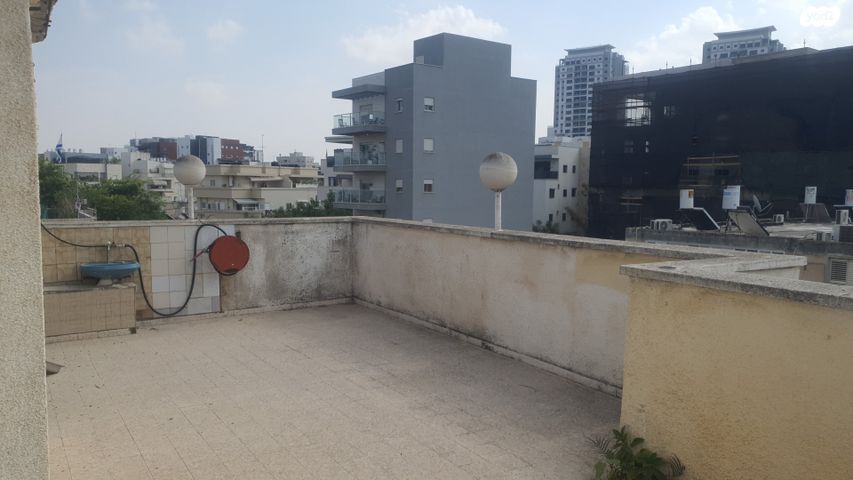 גג/ פנטהאוז, רמב"ם 21, עין גנים, פתח תקווה