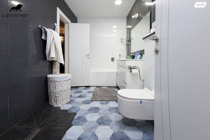 דו משפחתי, הרצל, שאר העיר, קדימה צורן