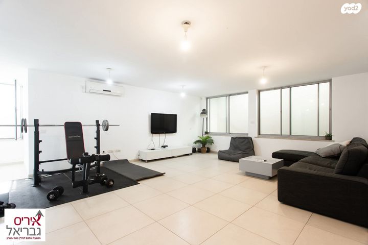 דו משפחתי, רסקו ג', הוד השרון