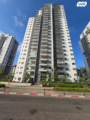 גאולה כהן 10