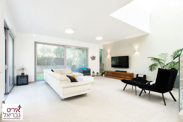 דו משפחתי, רסקו ג', הוד השרון