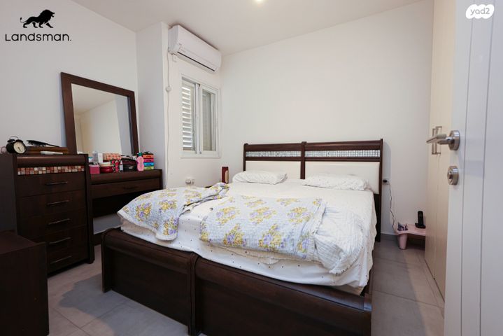 דו משפחתי, הרצל, שאר העיר, קדימה צורן