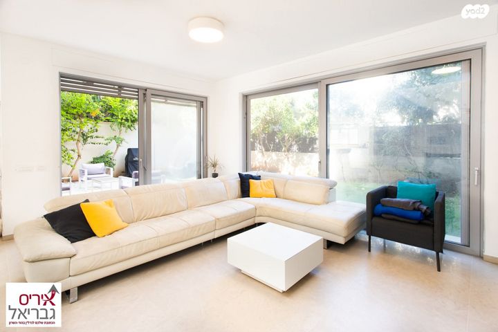 דו משפחתי, רסקו ג', הוד השרון