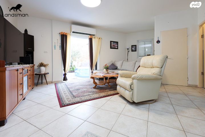 דו משפחתי, הרצל, שאר העיר, קדימה צורן