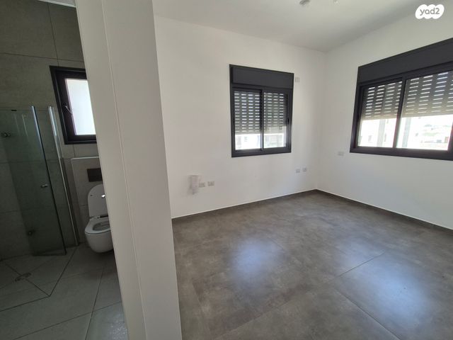 דירת גן, יהדות איטליה, רמת יורם, נתיבות