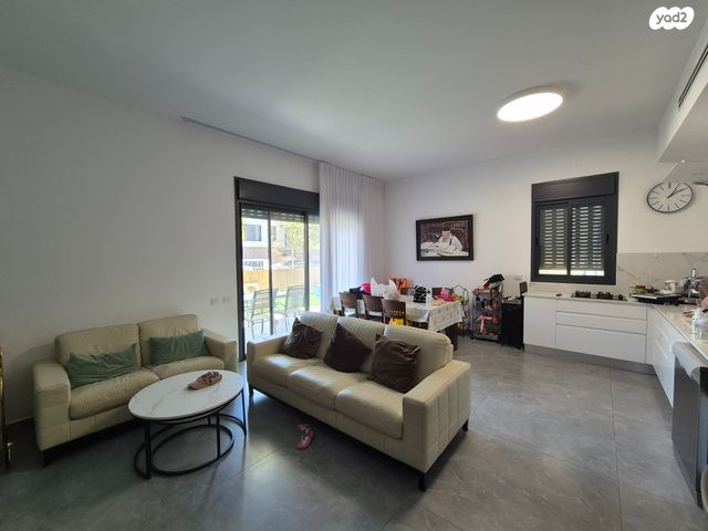 דירת גן, יהדות איטליה, רמת יורם, נתיבות