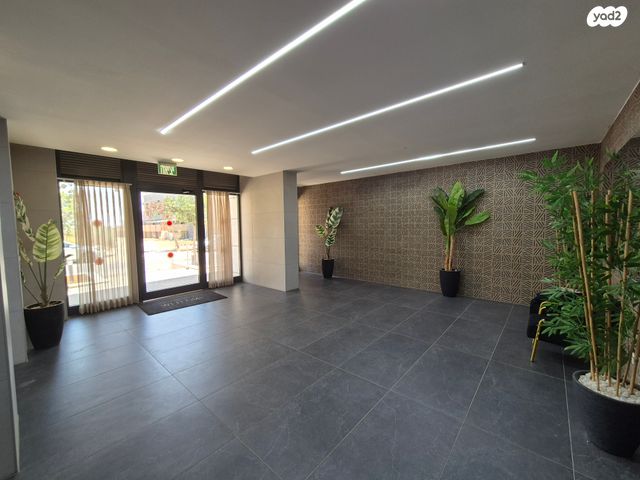 דירת גן, יהדות איטליה, רמת יורם, נתיבות