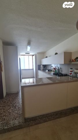 דירה, אנה פרנק, בת ים