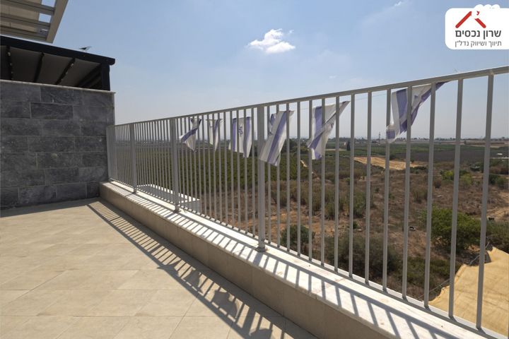 גג/ פנטהאוז, בית דגן