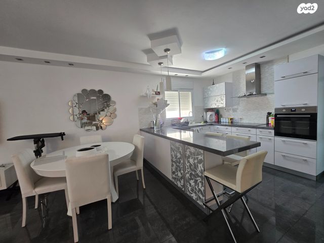 בית פרטי/ קוטג', אפרים, מרכז העיר, סביניה, הוותיקה, קרית ביאליק