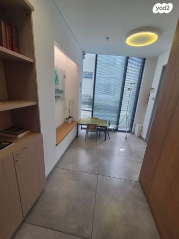 בניין משרדים, שדרות מוריה 44, מרכז הכרמל, חיפה