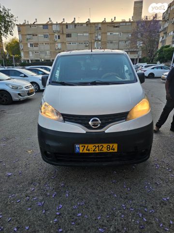 ניסאן NV200