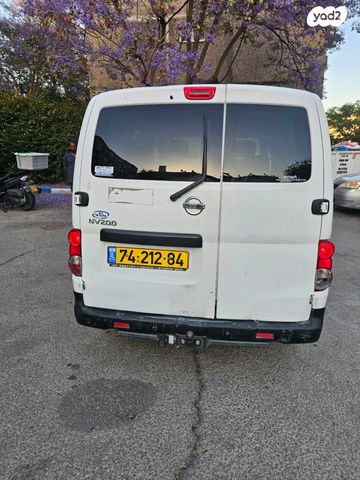 ניסאן NV200