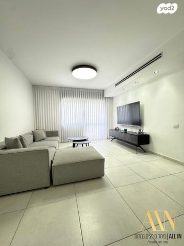 הרבי מלובאוויטש 24